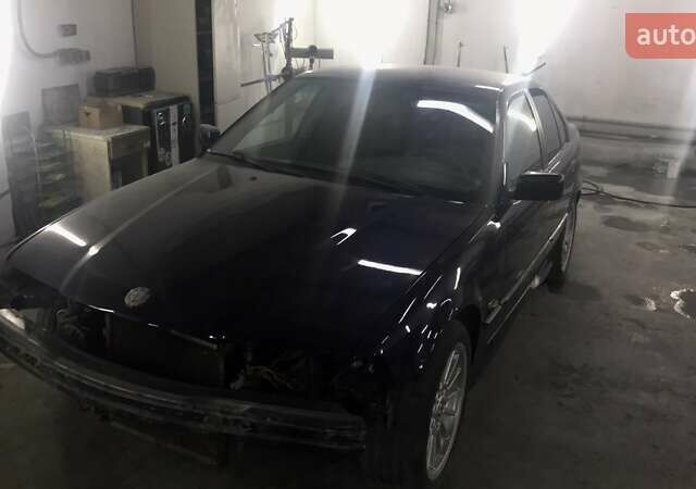 Синий БМВ 3 Серия, объемом двигателя 1.8 л и пробегом 438 тыс. км за 3000 $, фото 8 на Automoto.ua