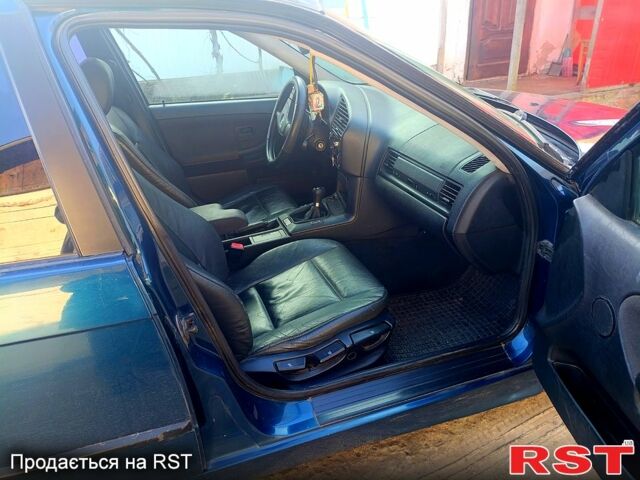 Синий БМВ 3 Серия, объемом двигателя 1.8 л и пробегом 355 тыс. км за 3099 $, фото 3 на Automoto.ua