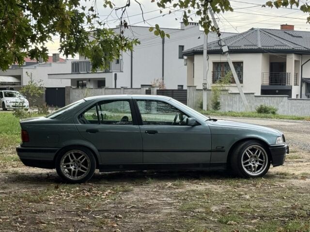 Синий БМВ 3 Серия, объемом двигателя 2 л и пробегом 280 тыс. км за 2500 $, фото 10 на Automoto.ua