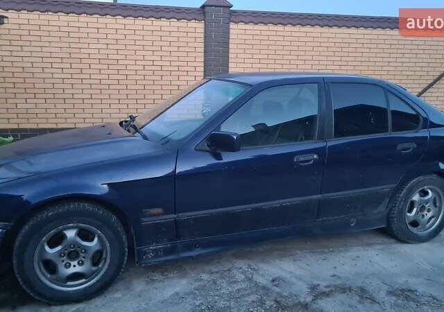 Синий БМВ 3 Серия, объемом двигателя 1.8 л и пробегом 438 тыс. км за 3000 $, фото 4 на Automoto.ua