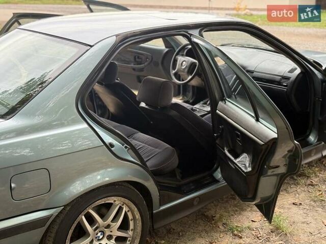 Синій БМВ 3 Серія, об'ємом двигуна 2 л та пробігом 280 тис. км за 2500 $, фото 1 на Automoto.ua