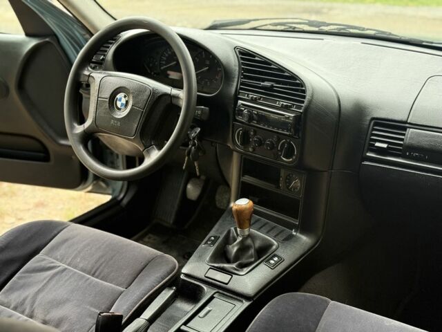 Синий БМВ 3 Серия, объемом двигателя 2 л и пробегом 280 тыс. км за 2500 $, фото 1 на Automoto.ua