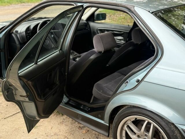 Синий БМВ 3 Серия, объемом двигателя 2 л и пробегом 280 тыс. км за 2500 $, фото 4 на Automoto.ua