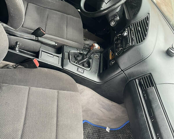 Синий БМВ 3 Серия, объемом двигателя 1.8 л и пробегом 350 тыс. км за 1700 $, фото 14 на Automoto.ua