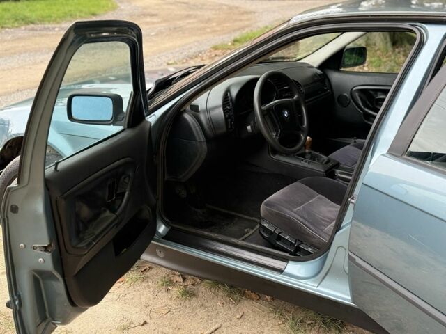 Синий БМВ 3 Серия, объемом двигателя 2 л и пробегом 280 тыс. км за 2500 $, фото 5 на Automoto.ua