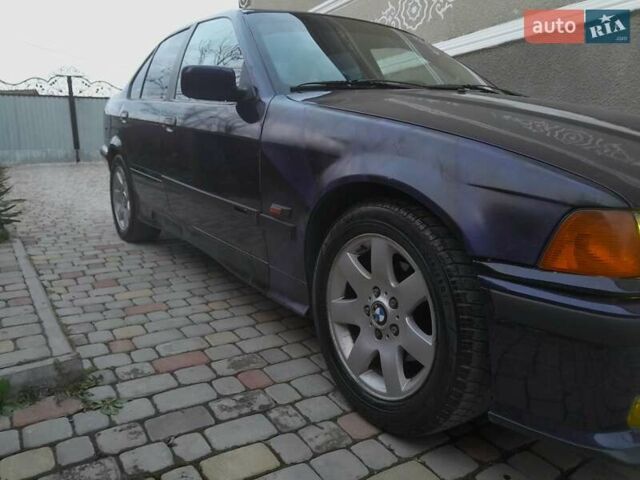 Синий БМВ 3 Серия, объемом двигателя 1.8 л и пробегом 357 тыс. км за 2499 $, фото 3 на Automoto.ua