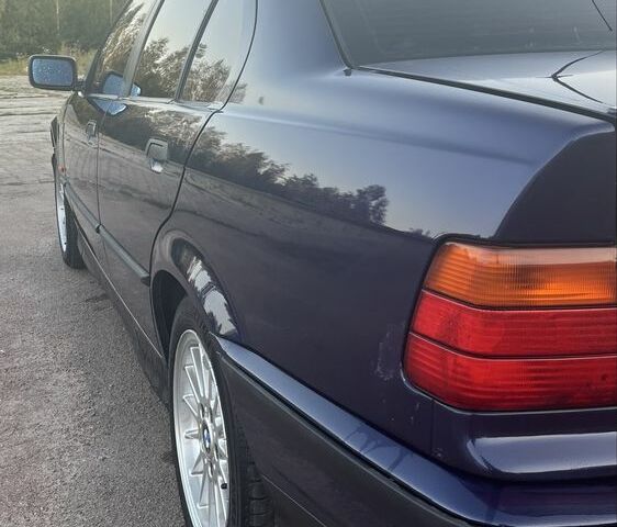 Синий БМВ 3 Серия, объемом двигателя 1.8 л и пробегом 400 тыс. км за 3000 $, фото 9 на Automoto.ua