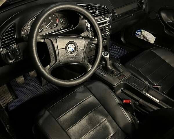 Синий БМВ 3 Серия, объемом двигателя 1.8 л и пробегом 361 тыс. км за 2999 $, фото 6 на Automoto.ua