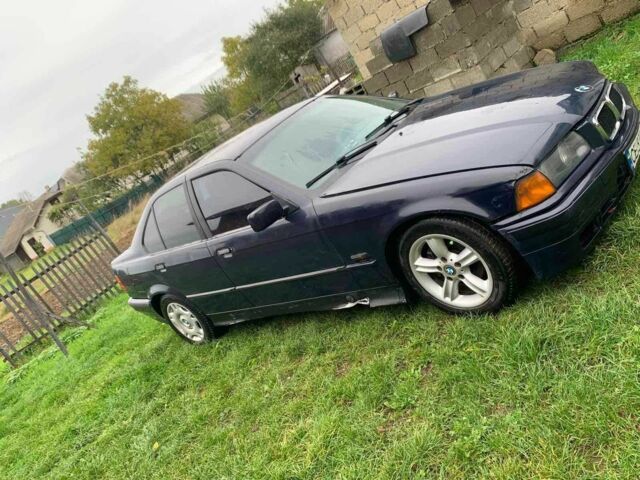 Синий БМВ 3 Серия, объемом двигателя 1.8 л и пробегом 790 тыс. км за 2500 $, фото 2 на Automoto.ua