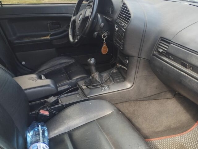 Синий БМВ 3 Серия, объемом двигателя 1.7 л и пробегом 70 тыс. км за 1700 $, фото 2 на Automoto.ua