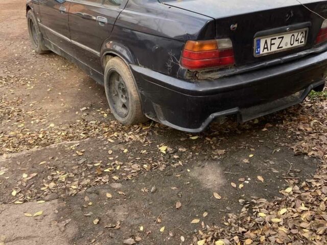 Синий БМВ 3 Серия, объемом двигателя 2 л и пробегом 300 тыс. км за 750 $, фото 2 на Automoto.ua