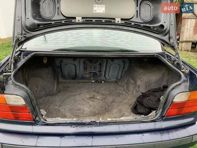 Синій БМВ 3 Серія, об'ємом двигуна 1.8 л та пробігом 222 тис. км за 2500 $, фото 3 на Automoto.ua