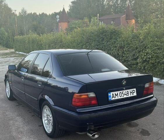 Синий БМВ 3 Серия, объемом двигателя 1.8 л и пробегом 400 тыс. км за 3000 $, фото 10 на Automoto.ua