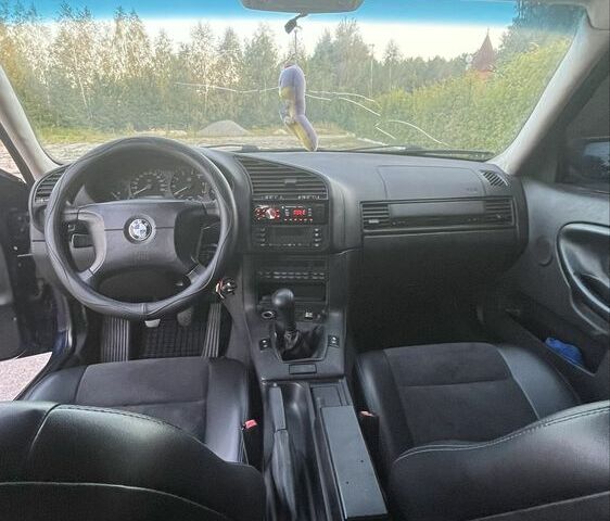 Синий БМВ 3 Серия, объемом двигателя 1.8 л и пробегом 400 тыс. км за 3000 $, фото 3 на Automoto.ua