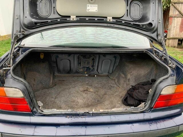 Синий БМВ 3 Серия, объемом двигателя 1.8 л и пробегом 790 тыс. км за 2500 $, фото 4 на Automoto.ua