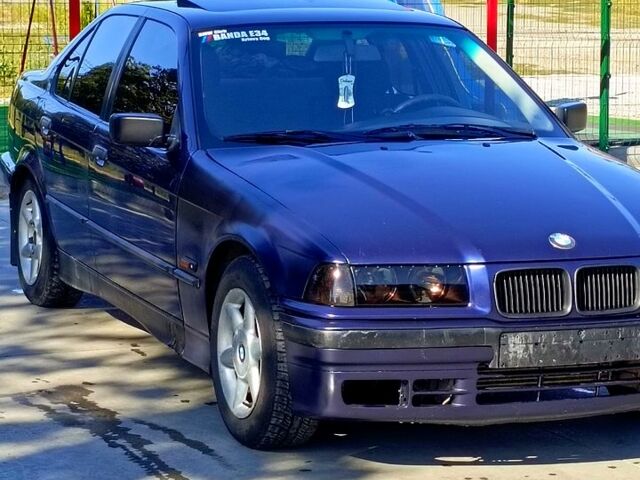 Синий БМВ 3 Серия, объемом двигателя 1.8 л и пробегом 270 тыс. км за 2100 $, фото 1 на Automoto.ua