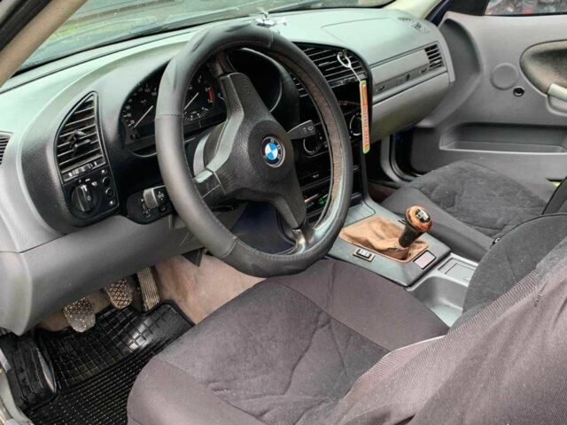 Синий БМВ 3 Серия, объемом двигателя 1.8 л и пробегом 790 тыс. км за 2500 $, фото 5 на Automoto.ua