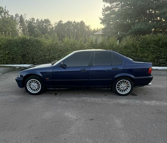 Синий БМВ 3 Серия, объемом двигателя 1.8 л и пробегом 400 тыс. км за 3000 $, фото 13 на Automoto.ua