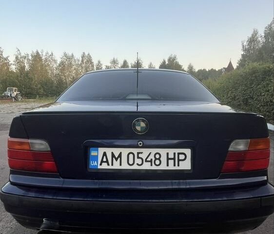 Синий БМВ 3 Серия, объемом двигателя 1.8 л и пробегом 400 тыс. км за 3000 $, фото 12 на Automoto.ua