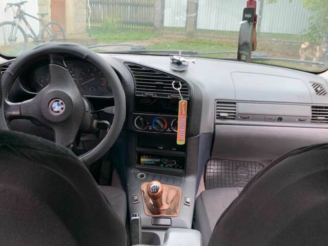 Синий БМВ 3 Серия, объемом двигателя 1.8 л и пробегом 790 тыс. км за 2500 $, фото 7 на Automoto.ua