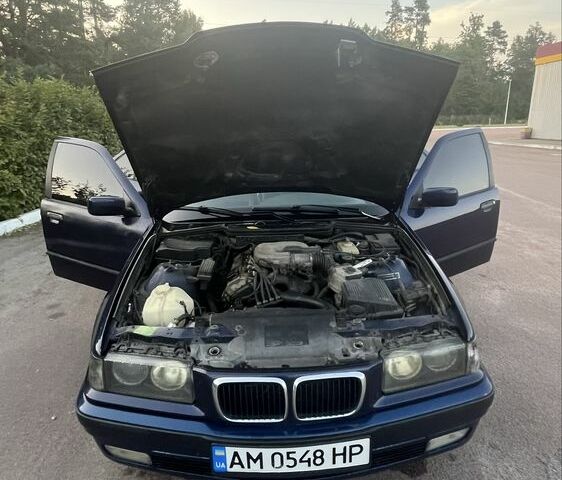 Синий БМВ 3 Серия, объемом двигателя 1.8 л и пробегом 400 тыс. км за 3000 $, фото 1 на Automoto.ua