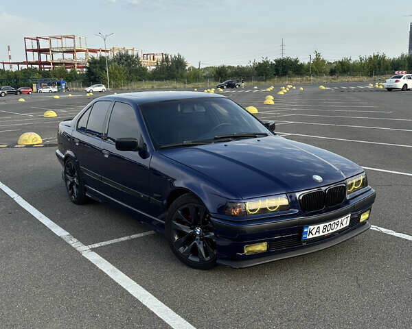 Синий БМВ 3 Серия, объемом двигателя 2 л и пробегом 322 тыс. км за 5000 $, фото 2 на Automoto.ua