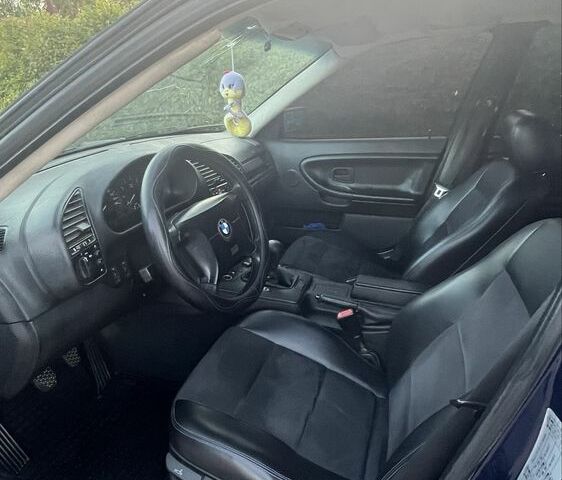 Синий БМВ 3 Серия, объемом двигателя 1.8 л и пробегом 400 тыс. км за 3000 $, фото 5 на Automoto.ua