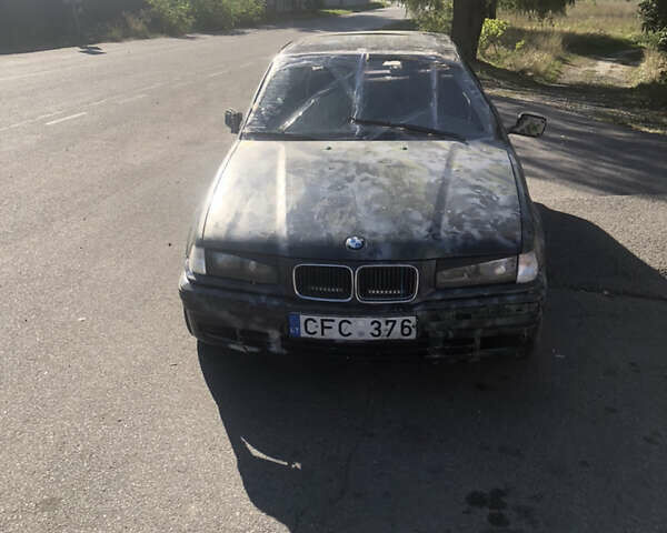 Синий БМВ 3 Серия, объемом двигателя 1.8 л и пробегом 250 тыс. км за 900 $, фото 6 на Automoto.ua