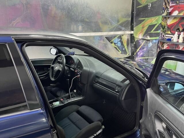 Синий БМВ 3 Серия, объемом двигателя 2 л и пробегом 420 тыс. км за 6000 $, фото 5 на Automoto.ua