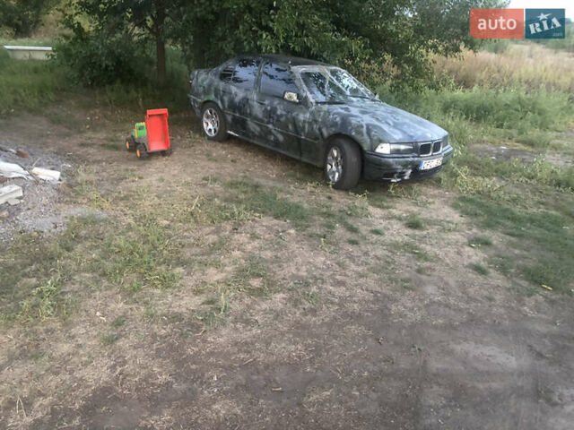 Синий БМВ 3 Серия, объемом двигателя 1.8 л и пробегом 250 тыс. км за 900 $, фото 7 на Automoto.ua