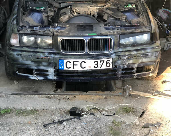 Синий БМВ 3 Серия, объемом двигателя 1.8 л и пробегом 250 тыс. км за 900 $, фото 4 на Automoto.ua