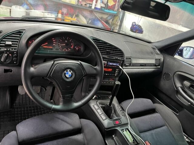 Синий БМВ 3 Серия, объемом двигателя 2 л и пробегом 420 тыс. км за 6000 $, фото 2 на Automoto.ua