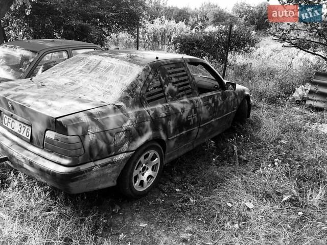 Синий БМВ 3 Серия, объемом двигателя 1.8 л и пробегом 250 тыс. км за 900 $, фото 2 на Automoto.ua