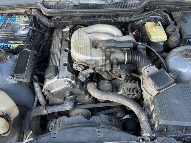 Синий БМВ 3 Серия, объемом двигателя 1.8 л и пробегом 280 тыс. км за 1350 $, фото 8 на Automoto.ua