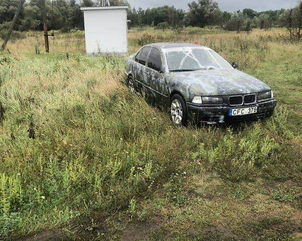 Синий БМВ 3 Серия, объемом двигателя 1.8 л и пробегом 250 тыс. км за 900 $, фото 5 на Automoto.ua