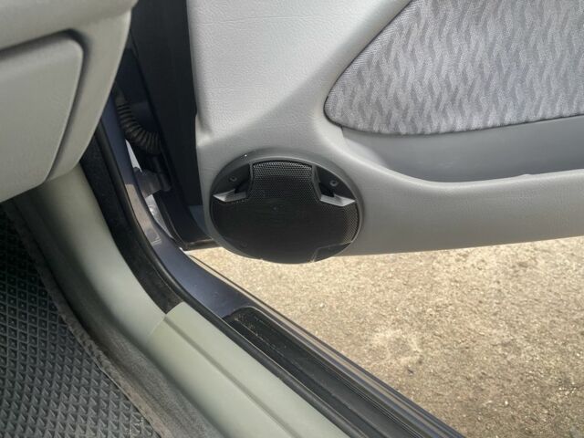 Синий БМВ 3 Серия, объемом двигателя 1.9 л и пробегом 220 тыс. км за 2400 $, фото 9 на Automoto.ua