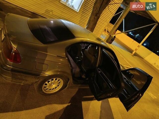 Синий БМВ 3 Серия, объемом двигателя 1.9 л и пробегом 300 тыс. км за 4300 $, фото 3 на Automoto.ua