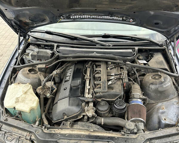 Синій БМВ 3 Серія, об'ємом двигуна 3 л та пробігом 380 тис. км за 4400 $, фото 4 на Automoto.ua