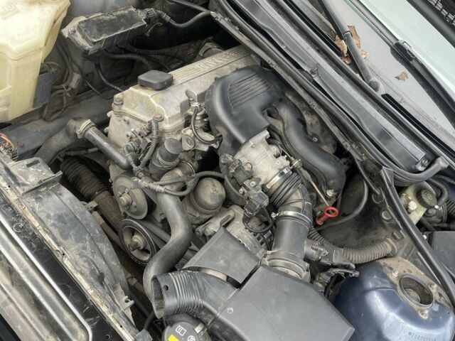 Синий БМВ 3 Серия, объемом двигателя 1.9 л и пробегом 220 тыс. км за 2400 $, фото 12 на Automoto.ua