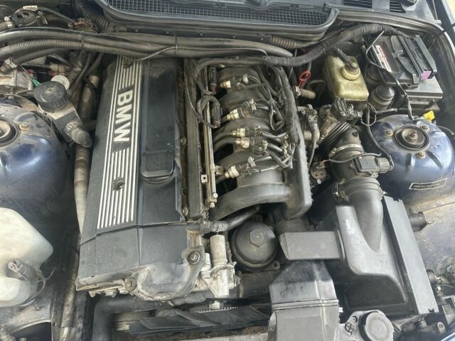 Синій БМВ 3 Серія, об'ємом двигуна 2.5 л та пробігом 211 тис. км за 2200 $, фото 6 на Automoto.ua