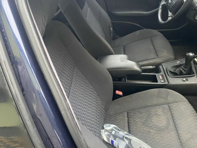 Синий БМВ 3 Серия, объемом двигателя 1.9 л и пробегом 380 тыс. км за 3700 $, фото 2 на Automoto.ua