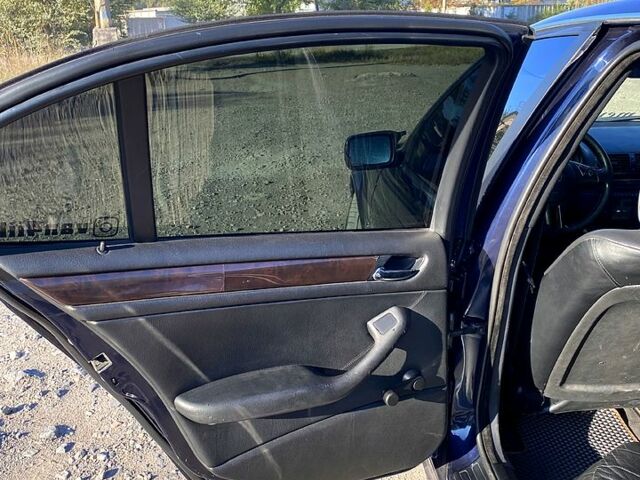 Синий БМВ 3 Серия, объемом двигателя 2 л и пробегом 300 тыс. км за 6000 $, фото 5 на Automoto.ua