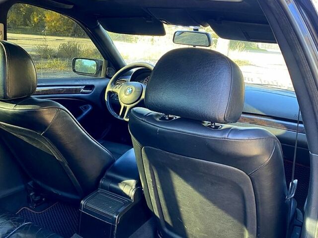 Синий БМВ 3 Серия, объемом двигателя 2 л и пробегом 300 тыс. км за 6000 $, фото 2 на Automoto.ua