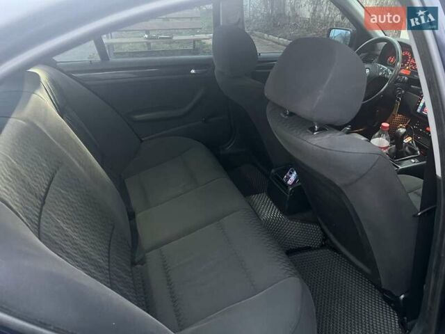 Синий БМВ 3 Серия, объемом двигателя 2 л и пробегом 352 тыс. км за 4200 $, фото 9 на Automoto.ua