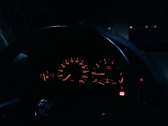 Синій БМВ 3 Серія, об'ємом двигуна 2 л та пробігом 295 тис. км за 5000 $, фото 5 на Automoto.ua