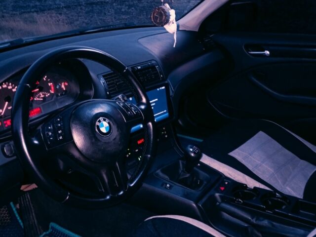 Синий БМВ 3 Серия, объемом двигателя 2 л и пробегом 275 тыс. км за 3800 $, фото 5 на Automoto.ua