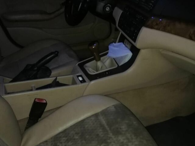 Синій БМВ 3 Серія, об'ємом двигуна 2 л та пробігом 500 тис. км за 800 $, фото 7 на Automoto.ua