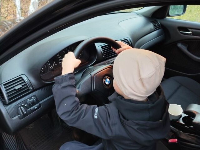 Синій БМВ 3 Серія, об'ємом двигуна 1.9 л та пробігом 342 тис. км за 4500 $, фото 4 на Automoto.ua