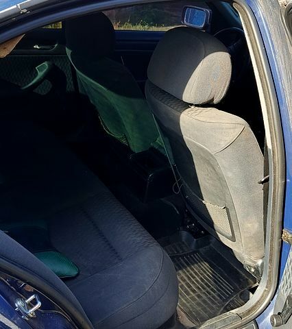 Синий БМВ 3 Серия, объемом двигателя 1.9 л и пробегом 340 тыс. км за 3000 $, фото 5 на Automoto.ua