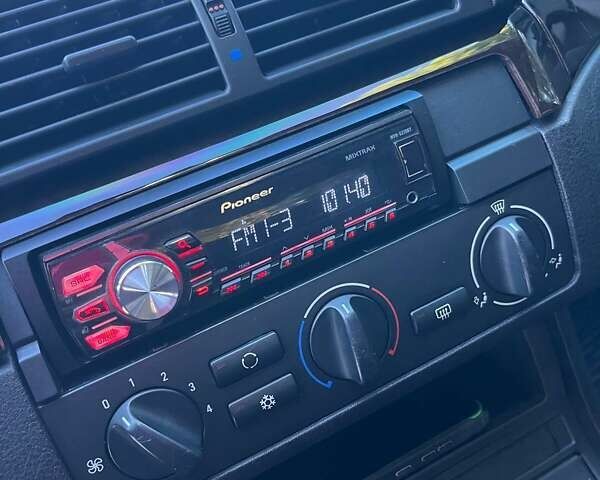 Синій БМВ 3 Серія, об'ємом двигуна 1.9 л та пробігом 300 тис. км за 5000 $, фото 4 на Automoto.ua